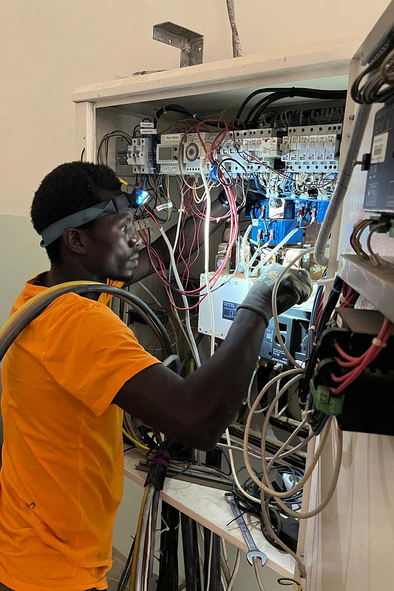Power supply installation
