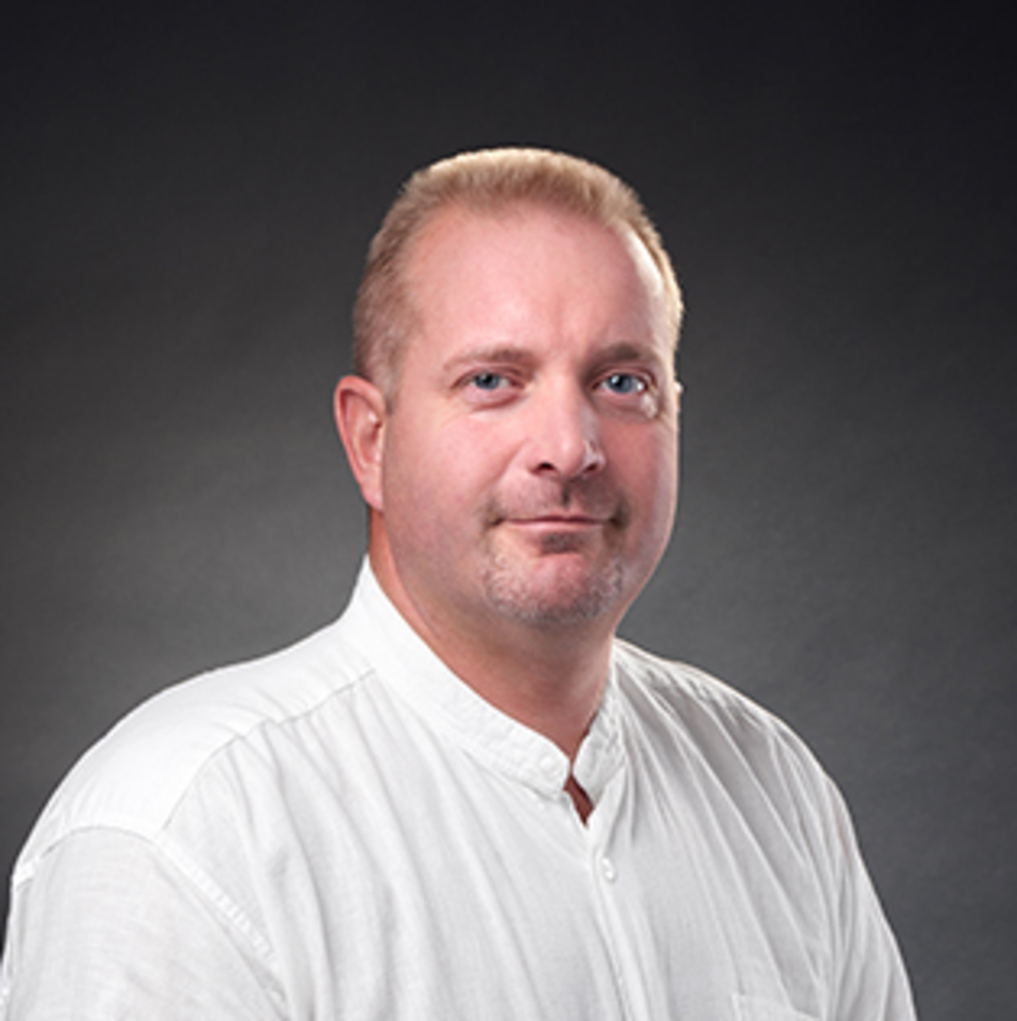 Portrait photo of Stephan Dohnalek, taken from the front 