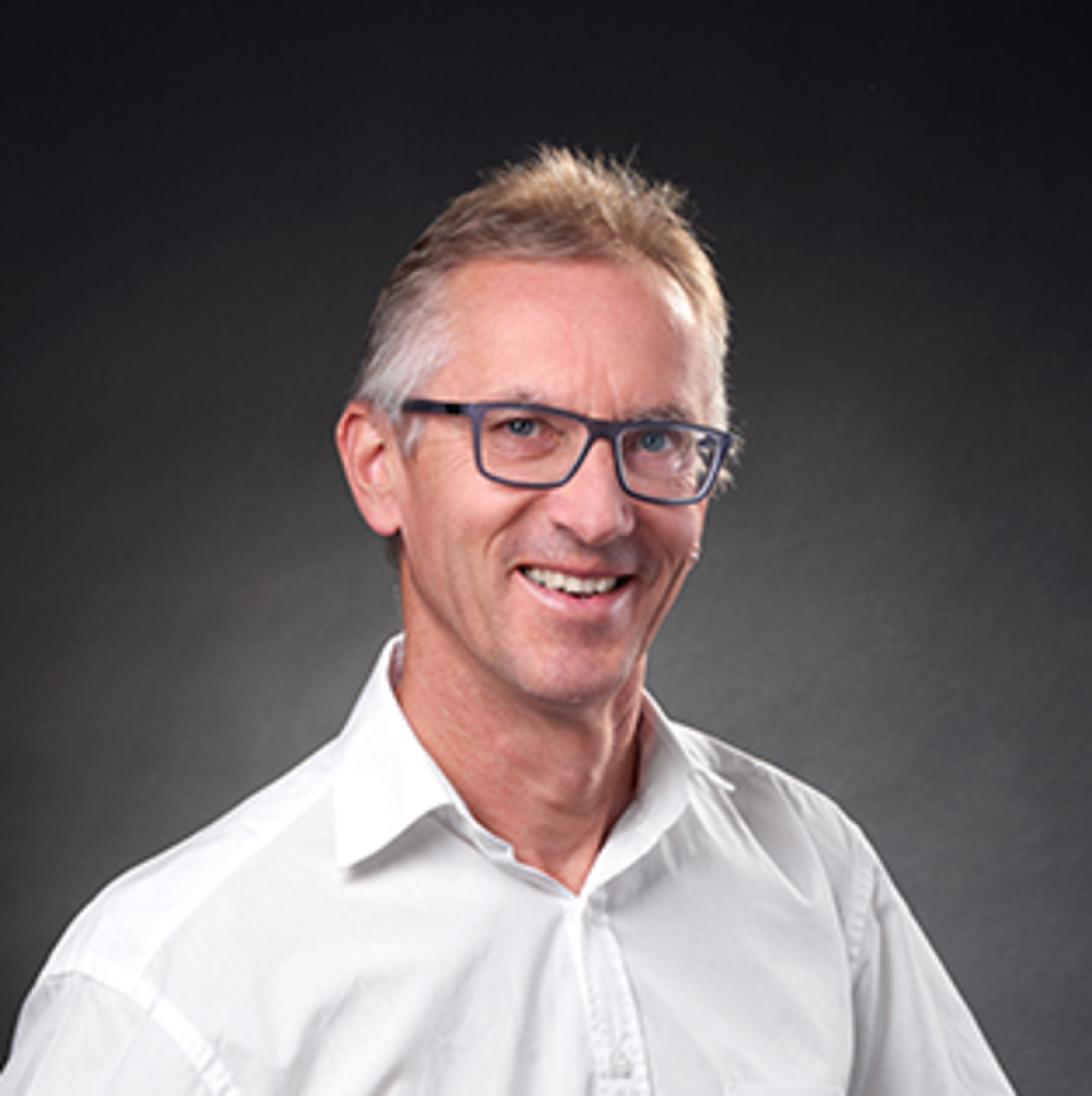 Portrait photo of Reinhard Harrer, taken from the front